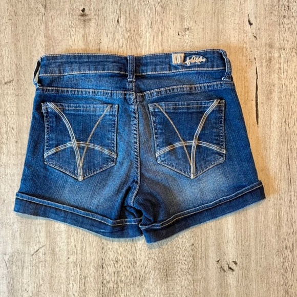 Kut From the Kloth Shorts - Picture 2 of 8